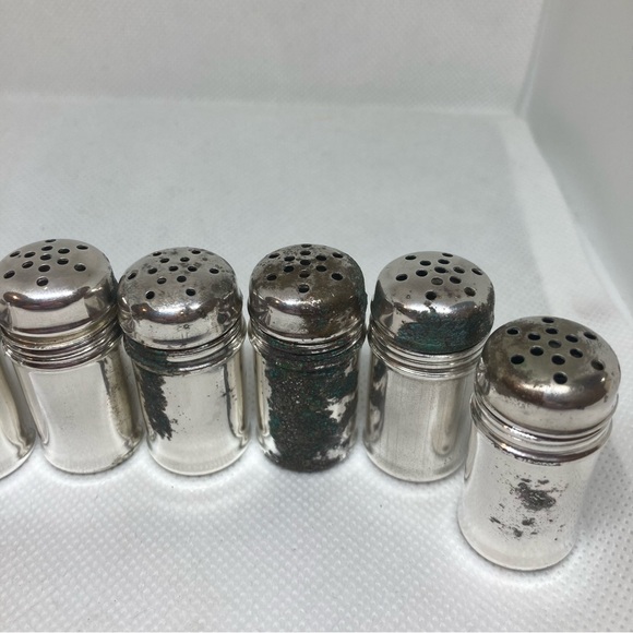 Set of 8 Silver Plated W.M.Co #4 Personal Salt and Pepper Shakers Vintage - Picture 3 of 16